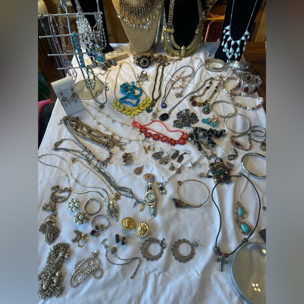 @4toomanydogs is live! Vintage & Handcrafted Rose & Web Train Share Show - Picture 10 of 11